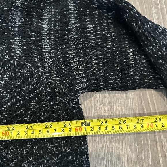 Black Hooded SO Sweater Size XL - Picture 6 of 7